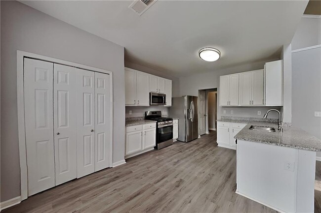 Building Photo - 1675 Huntcrest Park SW