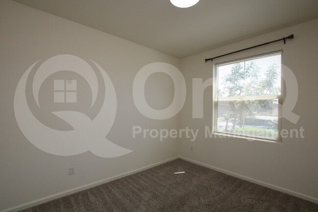 Building Photo - 5420 W Desert Hollow Dr