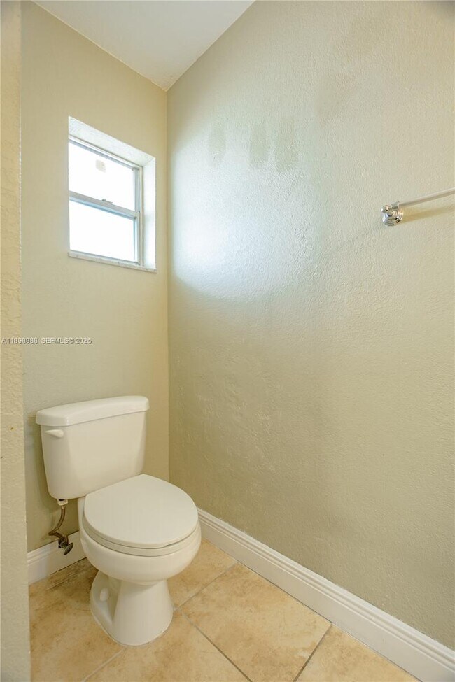 Building Photo - 120 Royal Palm Rd