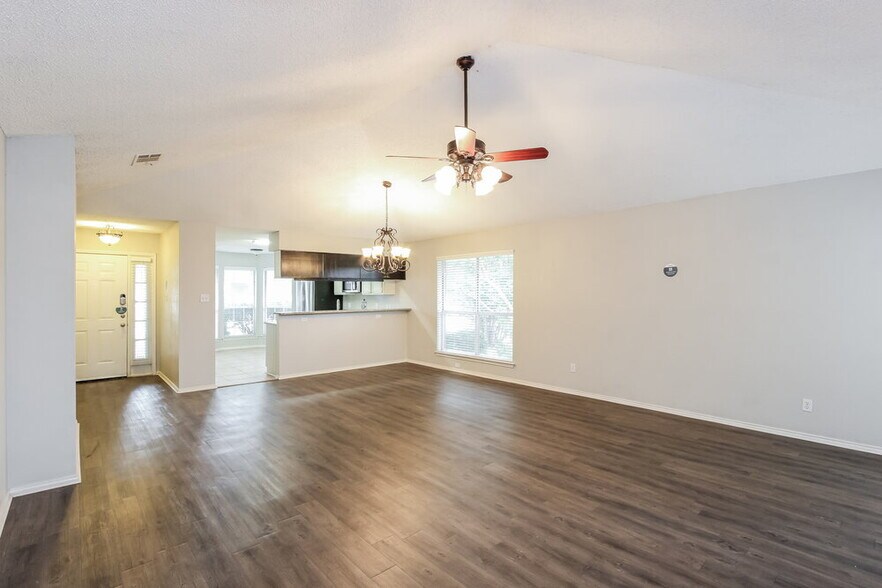 Building Photo - 1701 Gainsborough Way