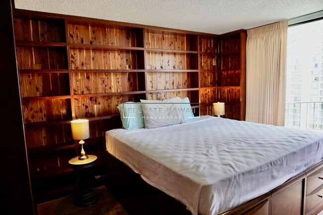 Building Photo - FULLY FURNISHED 2 BED 2 BATH IN WAIKIKI w/ CENTRAL AC & ELECTRICITY INCLUDED!
