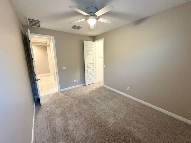 Building Photo - Beautiful Single Level Home Near Verrado!