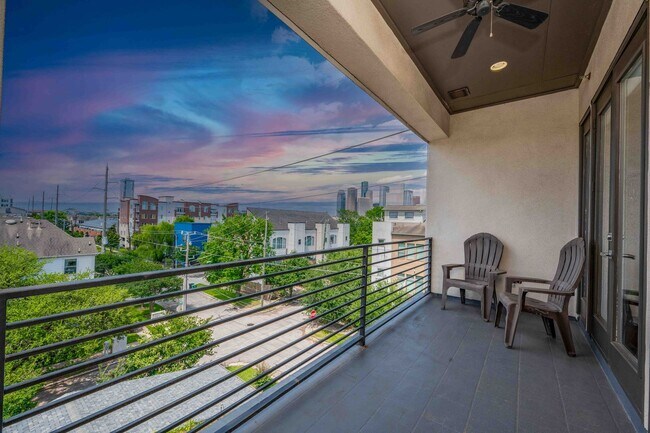 Building Photo - Luxury End Unit Rental with Elevator, Downtown Views, and Sky Deck ($150 off the second month!)