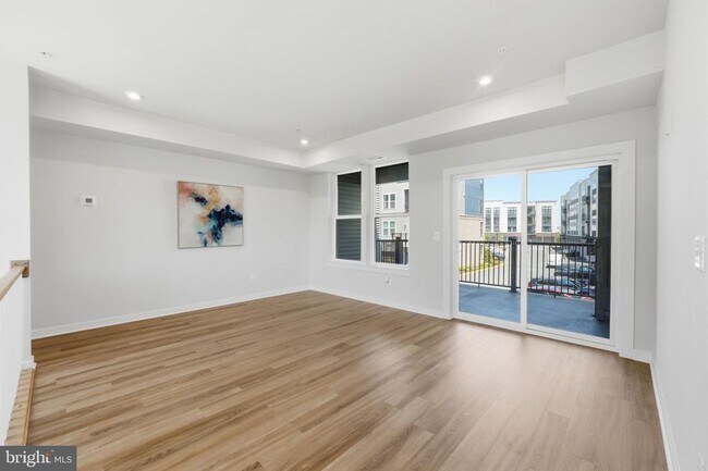 Building Photo - 43830 Middleway Ter