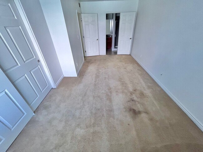 Building Photo - ADORABLE 2 BEDROOM 2 BATHROOM 1ST FLOOR CONDO