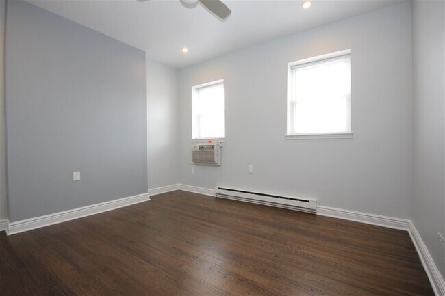 Building Photo - 1016 Willow Ave
