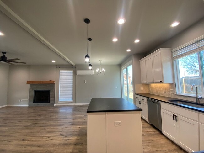 Building Photo - Stunning 3 bed 2.5 bath for rent in Coweta!!