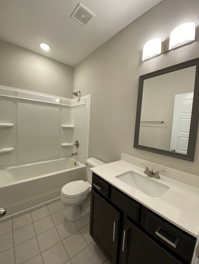 Building Photo - 1040 Glenkirk Dr