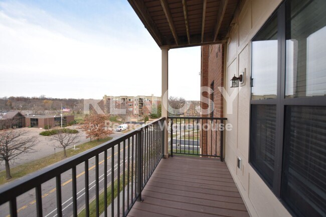 Building Photo - Stunning 1 Bedroom 1 Bathroom in Saint Louis Park!