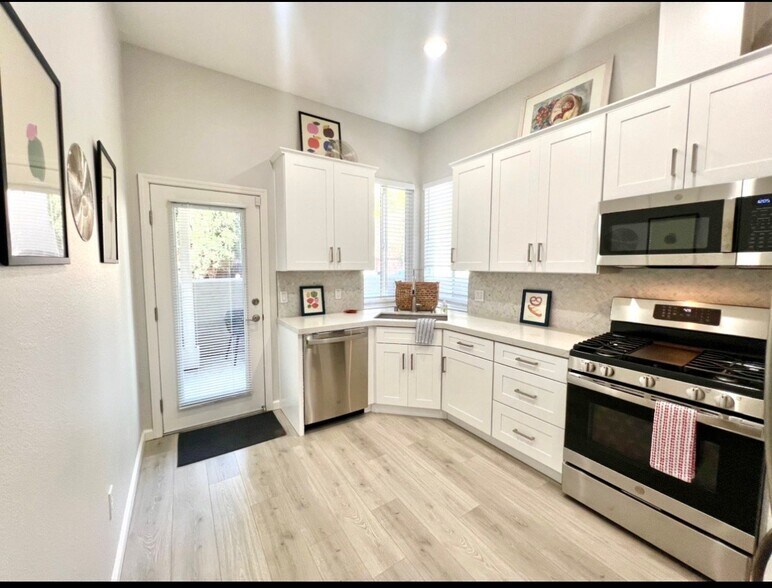 Building Photo - 1900 6th St