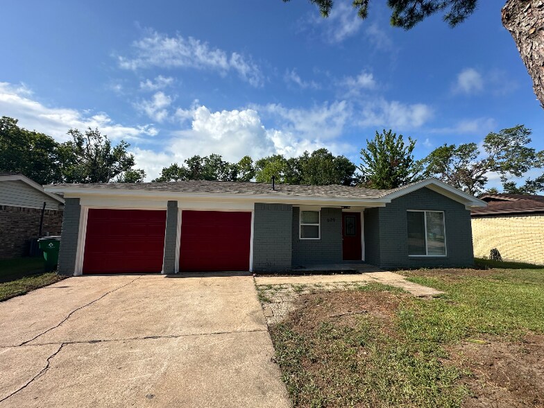 Building Photo - 629 W Mimosa St