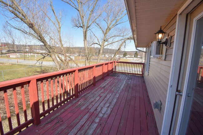 Building Photo - Two Bedroom Apartment in Jersey Shore with Many Amenities!