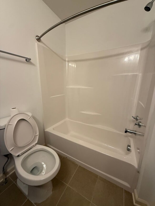 Building Photo - Spacious Rental Minutes from Downtown Nashville!