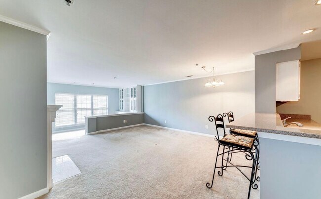 Building Photo - 1100 Quaker Hill Dr