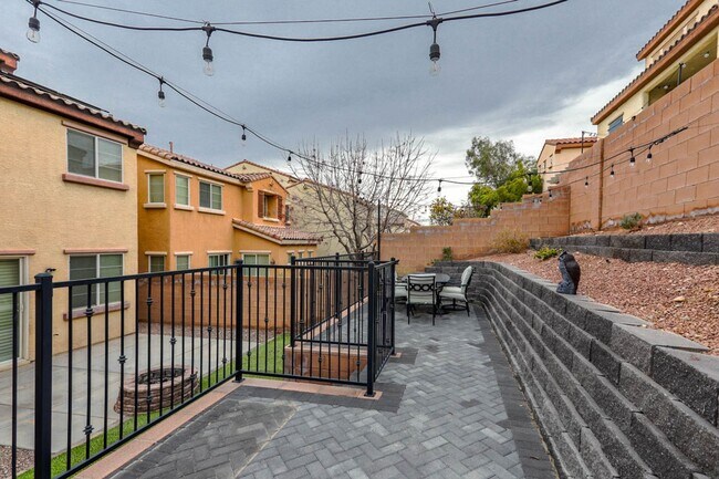 Building Photo - 3 Story Home With Large Loft IN Providence