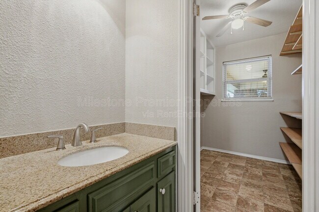 Building Photo - 2502 Turtle Creek Dr