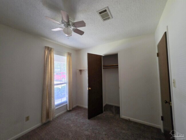 Building Photo - 5505 Fairview Dr