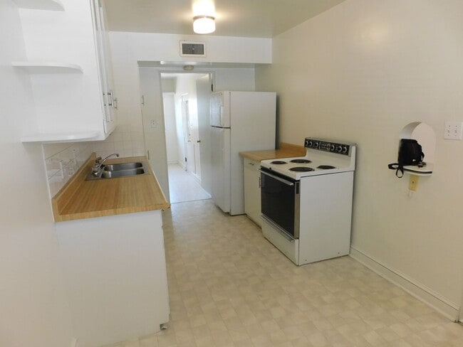 Building Photo - Close to CMU/St Mary's