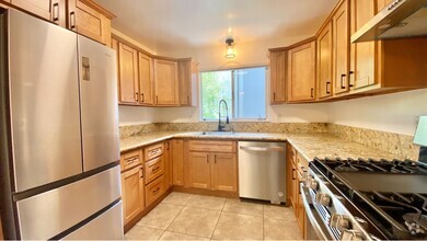 Building Photo - Pet Friendly 2BR 1BA with Modern Updated K...