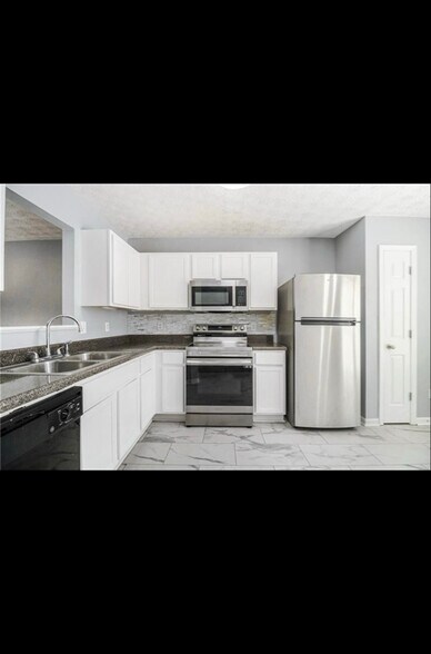 Primary Photo - 2418 Piering Dr