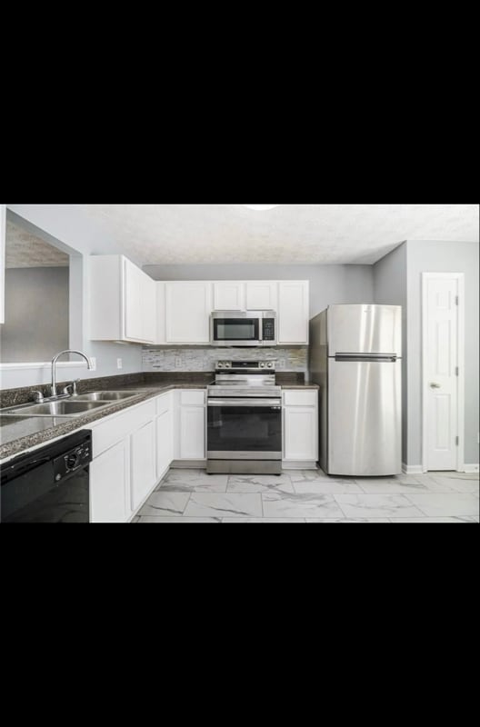 Building Photo - 2418 Piering Dr