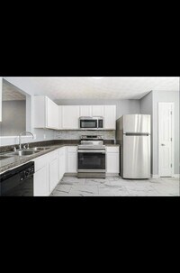 Building Photo - 2418 Piering Dr