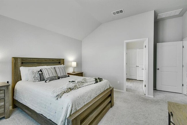 Building Photo - 121 Crescent St