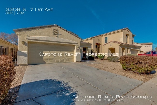 Building Photo - Gorgeous 3 Bedroom 2 Bath Home In Phoenix!