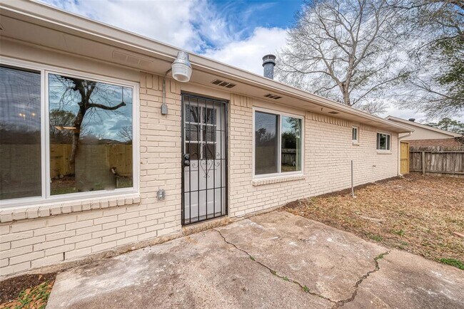 Building Photo - 1615 Millbury Dr