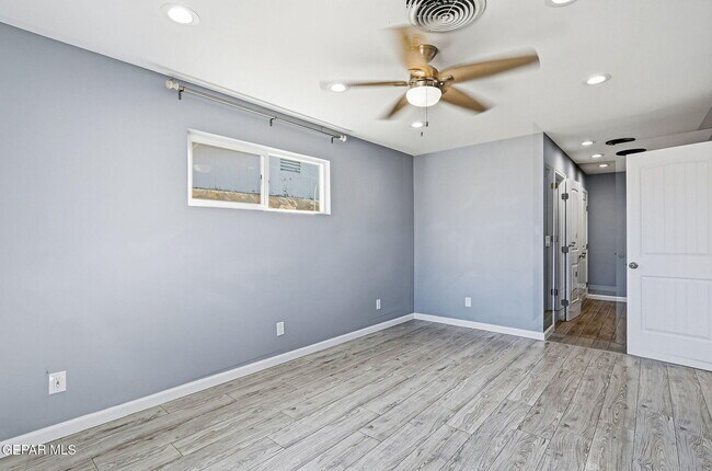 Building Photo - 5713 Creston Ave