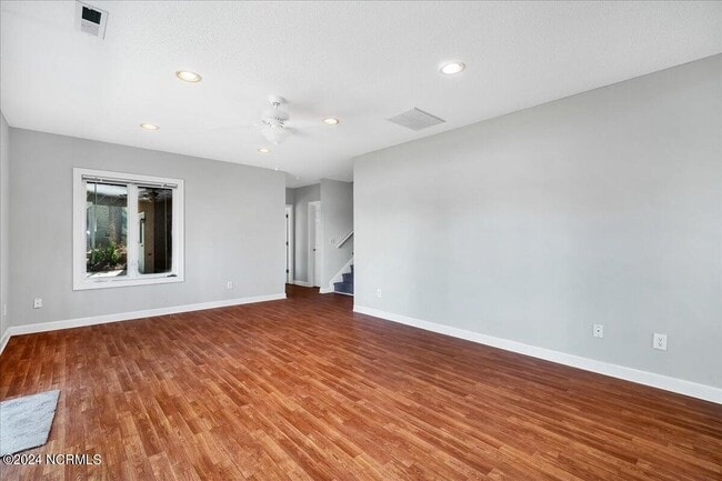 Building Photo - 11 Whisper Lake Dr