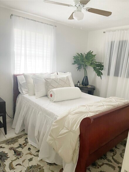 Building Photo - 4915 Weymouth St