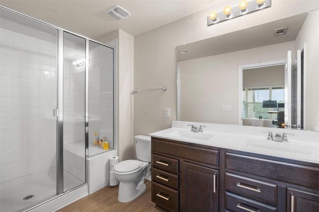 Building Photo - 516 E Slaughter Ln