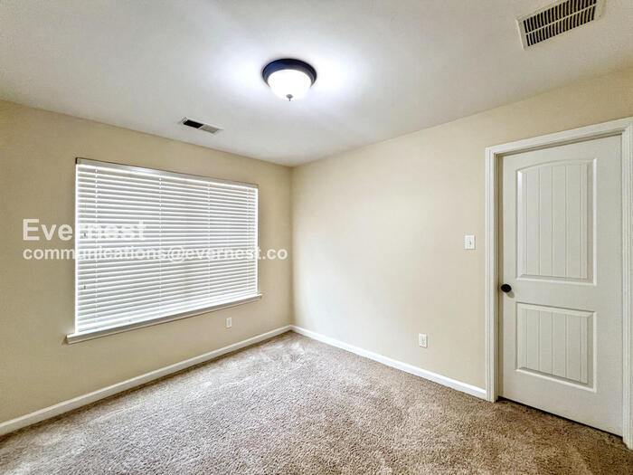 Building Photo - 6057 Abigail Bluffs Dr