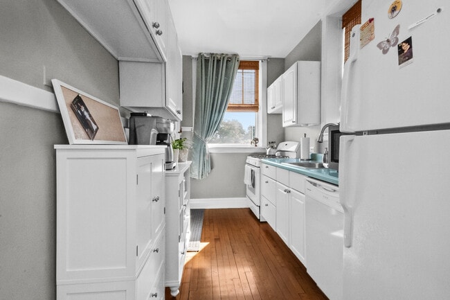 Building Photo - 212 N Oak Park Ave