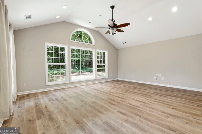 Building Photo - 518 Longwood Ln