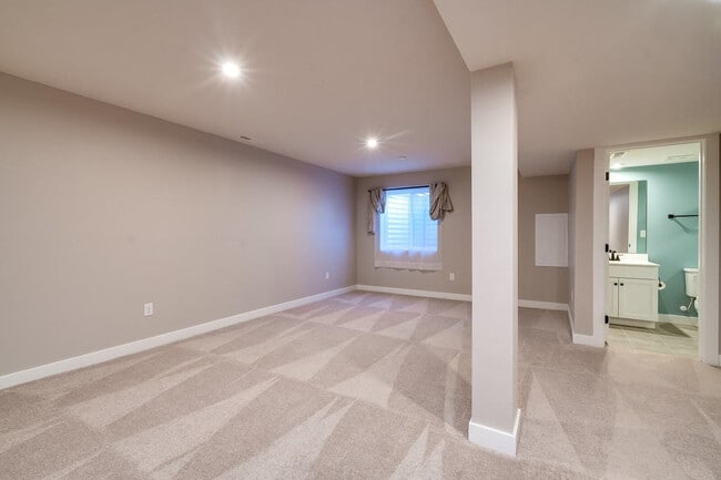 Building Photo - 2049 Creswell Dr