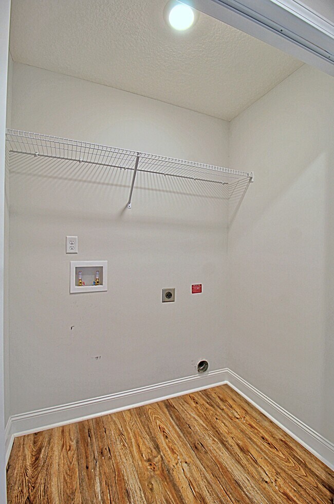 Building Photo - 106 Centennial Ct