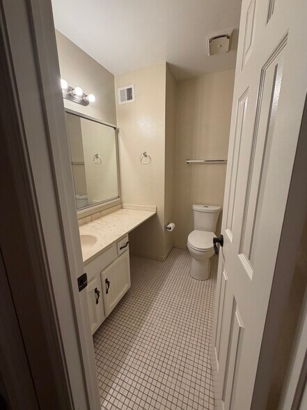 Building Photo - 7 Liberte Ln