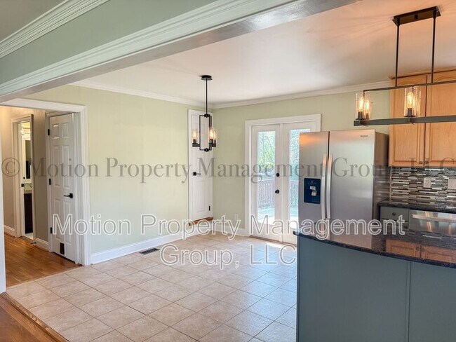 Building Photo - 2502 Little John Trail SE