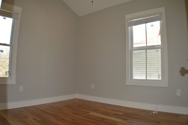 Building Photo - 30 Amherst St