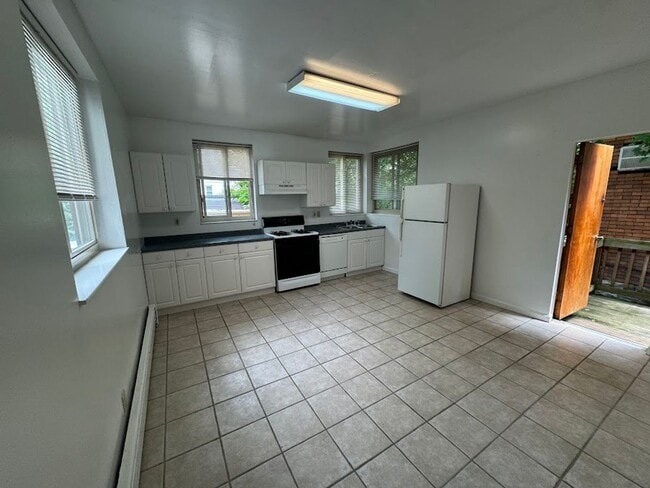 Building Photo - Wonderful First Floor Property!
