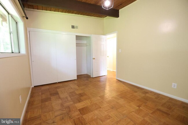 Building Photo - 4325 Americana Dr