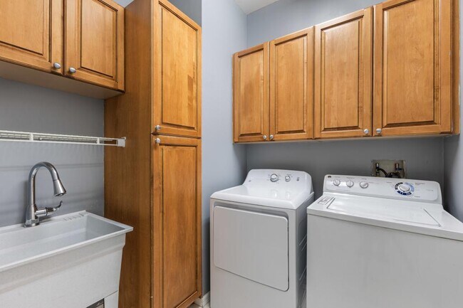 Building Photo - 1400 SW 31st Terrace