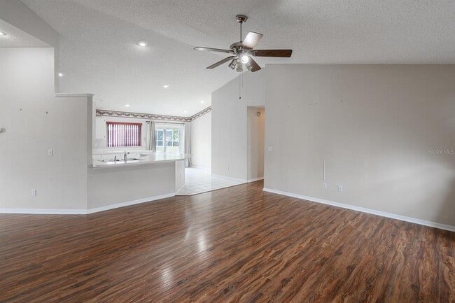Building Photo - 10435 Crestfield Dr
