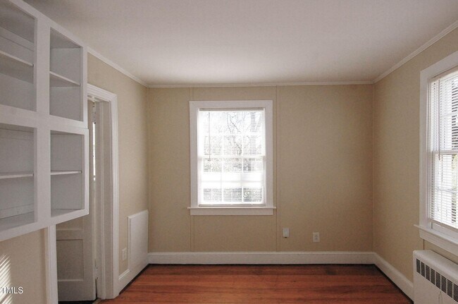 Building Photo - 3206