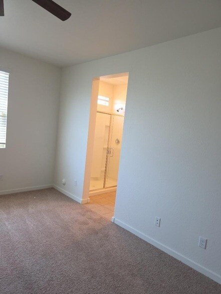 Building Photo - 18085 W Elm St