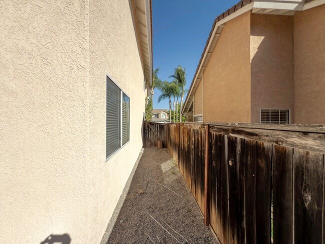 Building Photo - 4 BEDROOM / 3 CAR GARAGE MURRIETA HOME FOR...