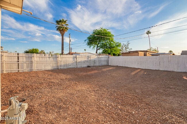 Building Photo - 9042 N 3rd Ave