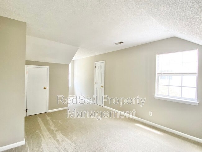 Building Photo - 815 Chapin Wood Dr